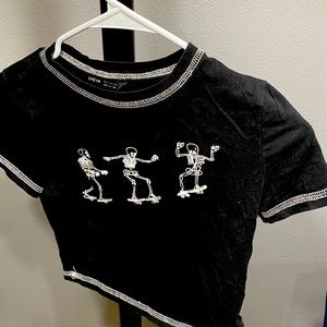 Shein Womens Skeleton Skateboarding Baby Tee Sz M Black and White Fast Shipping